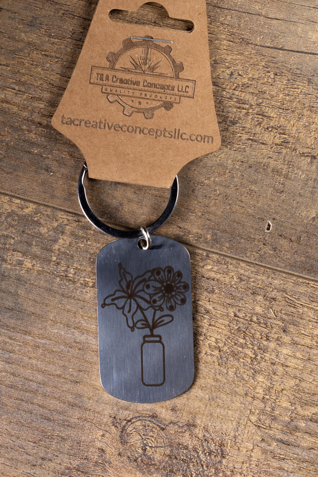Floral Vase Keychain – Stainless Steel Engraved Floral Keepsake Accessory