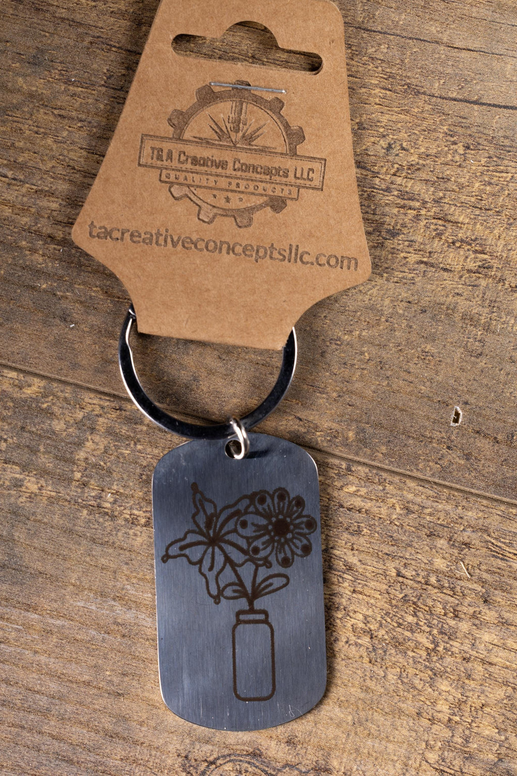 Floral Vase Keychain – Stainless Steel Engraved Floral Keepsake Accessory