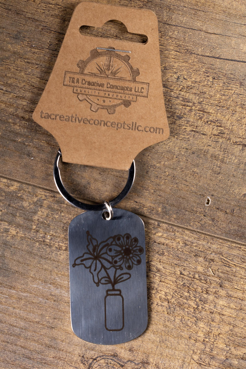 Floral Vase Keychain – Stainless Steel Engraved Floral Keepsake Accessory